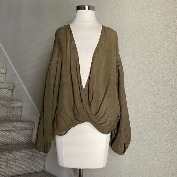 Kiki Larue Sz M Olive Faux Wrap Dolma Sleeve Top - Picture 1 of 13